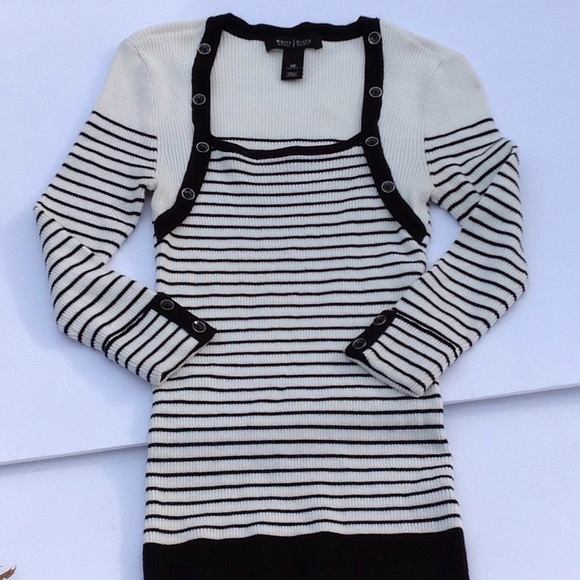 White House Black Market Sweaters - Like new stunning sweater BOGO FREE 💥
